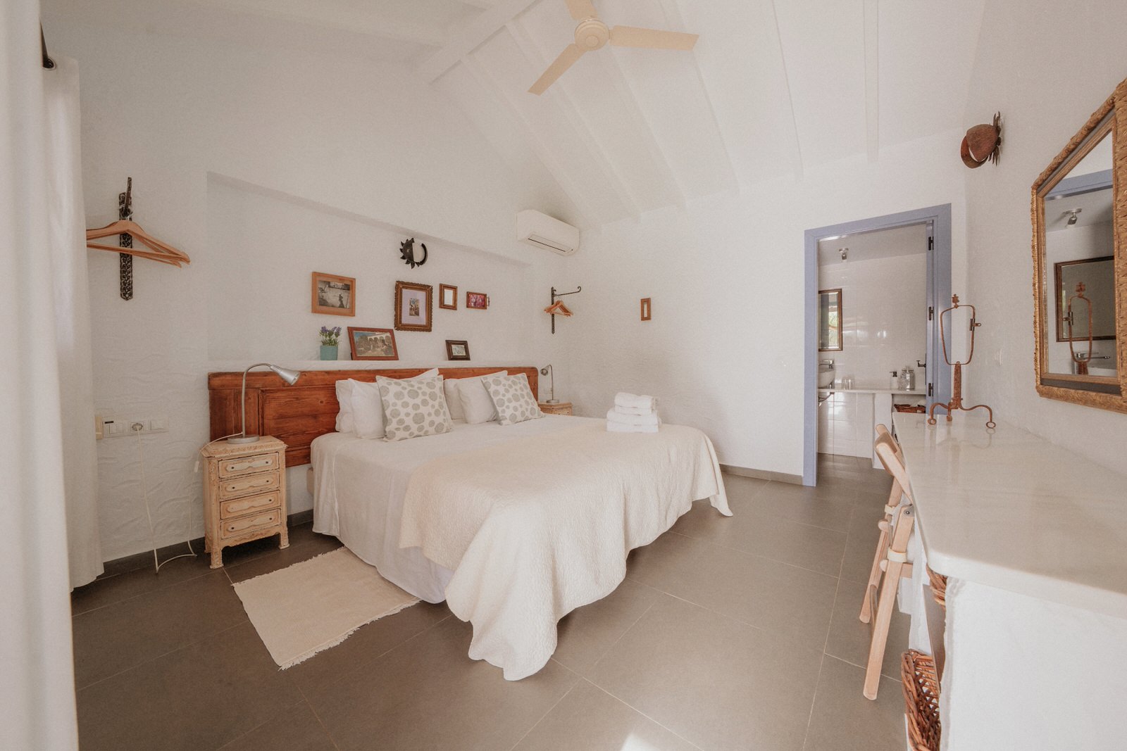 Room 2 - 1